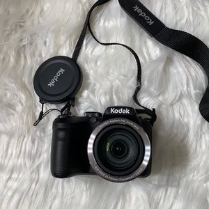 Kodak PIXPRO Astro Zoom AZ401-BK 16MP Digital Camera 40X Optical Zoom and 3" LCD